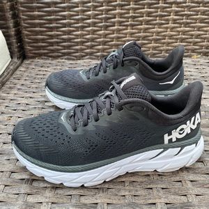 HOKA ONE ONE CLIFTON 7 WOMEN  Black/ White 1110509 Size 9